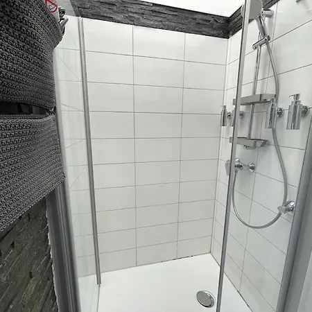 3 - - Private Parking - Mallibase * Hannover