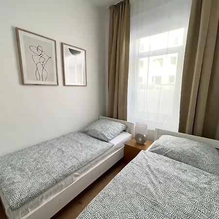 3 - - Private Parking - Mallibase Hannover